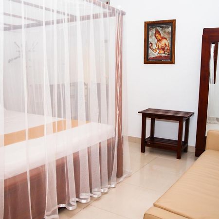 Angel Inn Guest House Негомбо Экстерьер фото