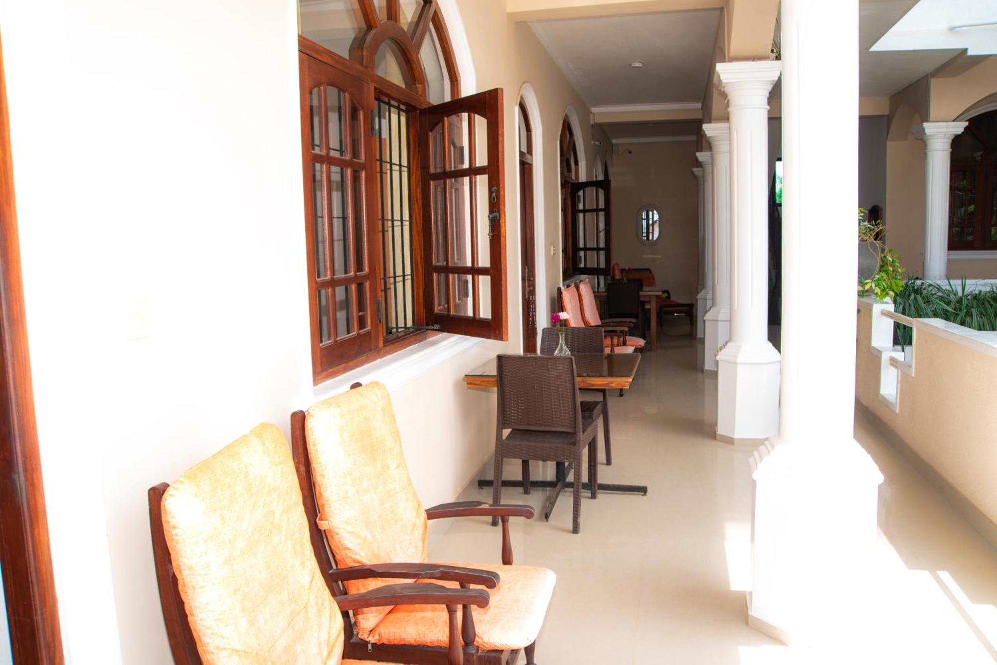 Angel Inn Guest House Негомбо Экстерьер фото