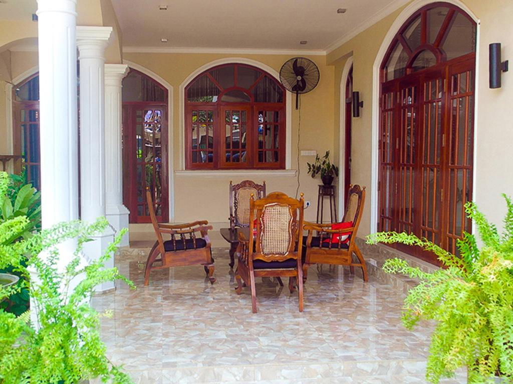 Angel Inn Guest House Негомбо Экстерьер фото