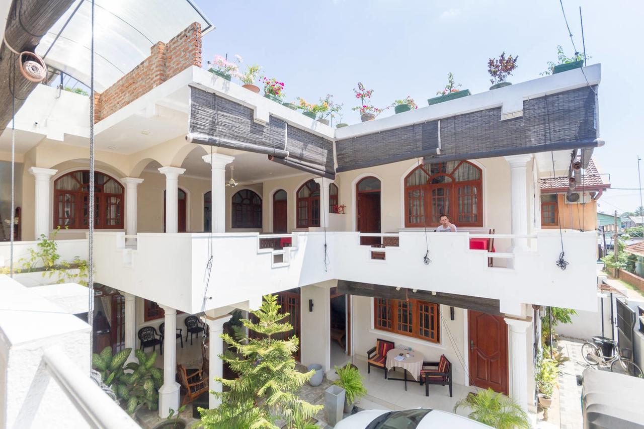 Angel Inn Guest House Негомбо Экстерьер фото