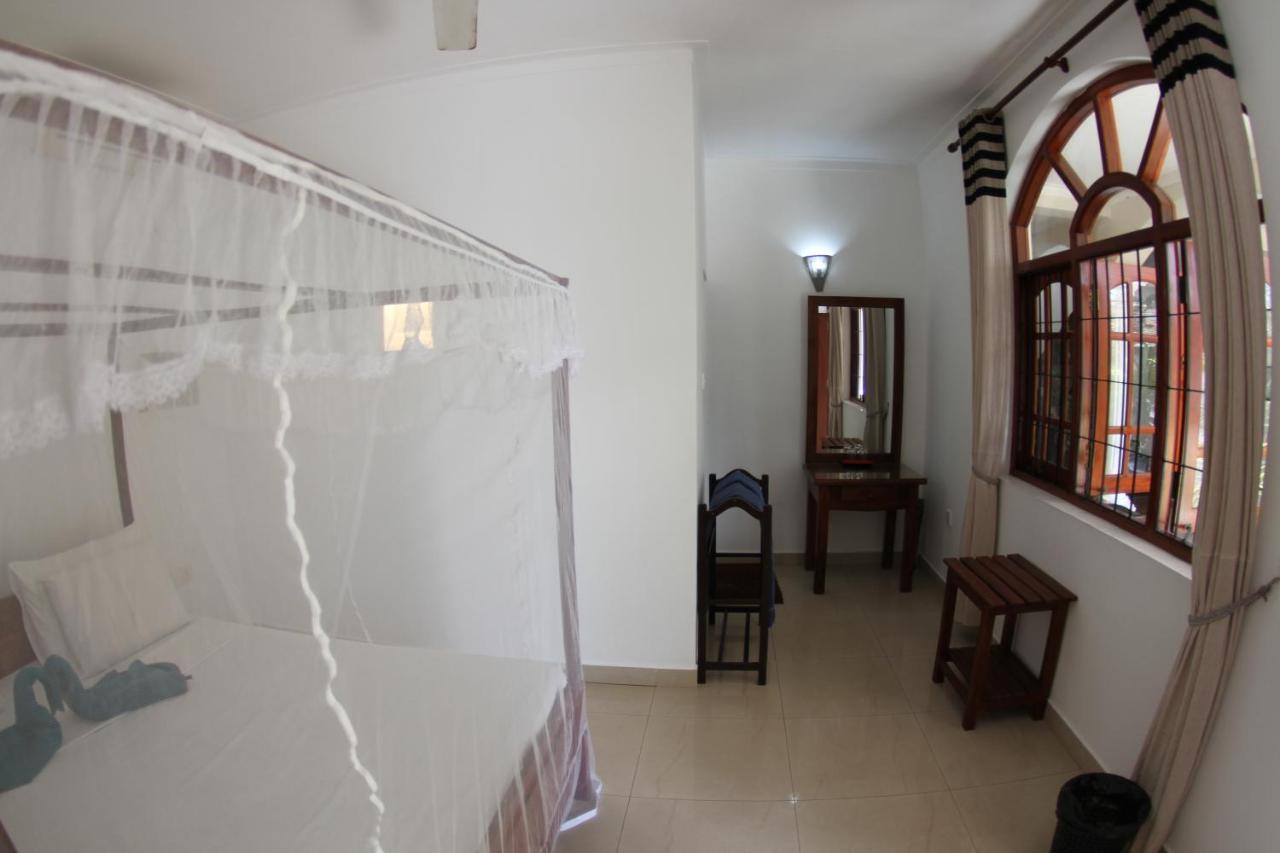 Angel Inn Guest House Негомбо Экстерьер фото